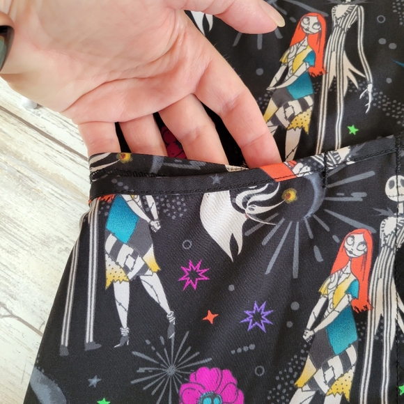 Nightmare Before Christmas Womens Scrub Top No Size Tag SEE DESCRIPTION - Picture 11 of 16